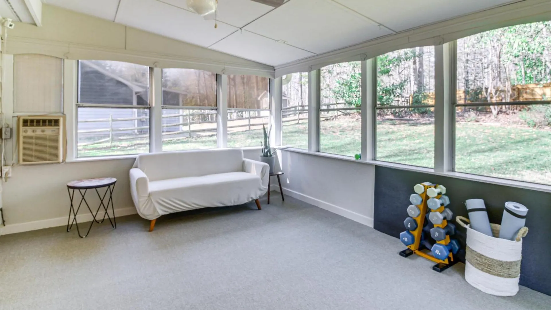 Lovely Charlotte Home With Yard 9 Mi To Uptown! Сasa de vacaciones